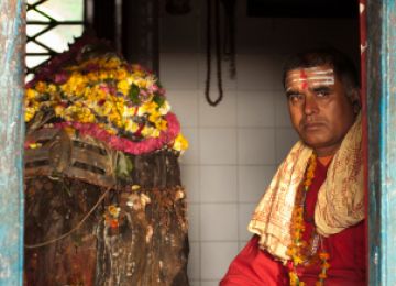 How Do I Become Ordained as a Hindu Pujari?