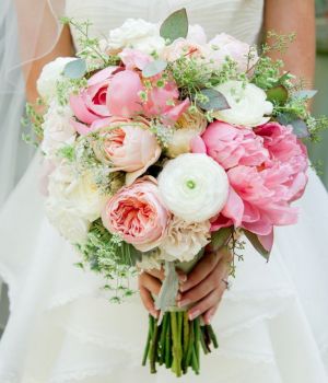 Decorating with wedding flowers