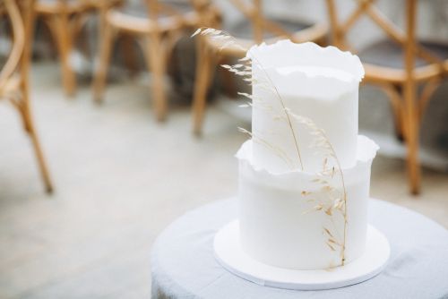 Simplistic White Wedding Cake