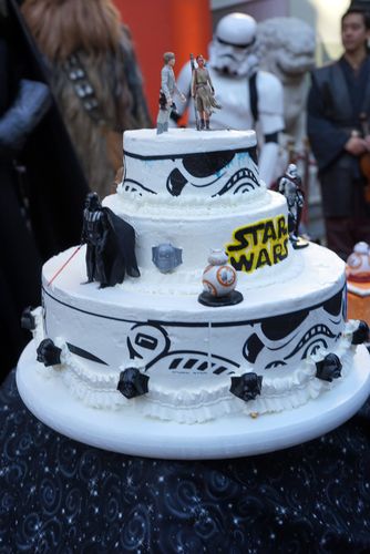 Star Wars–Themed Wedding Cake