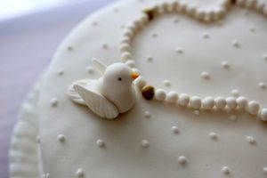 White-cake-decorated-with-dove