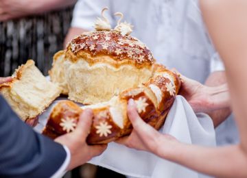 Food-Related Wedding Traditions From Around the World