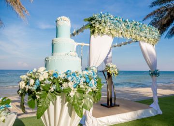 Cake by the Ocean? Dessert Tips for Your Outdoor Wedding