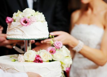 A Quick Guide to Your Wedding-Cake-Cutting Ceremony