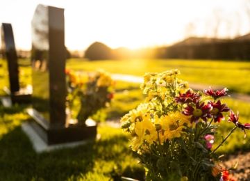 Navigating the Financial Aspects of Planning a Funeral