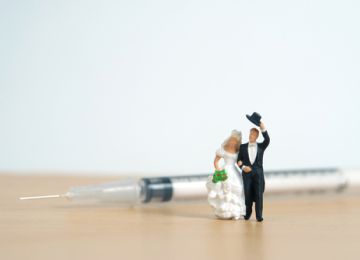 Should You Ask Your Wedding Guests About COVID-19 Vaccination Status?
