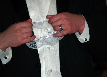 Should You Make the Garter Toss a Part of Your Wedding?