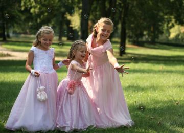 Tips for Keeping Children Entertained on Your Wedding Day