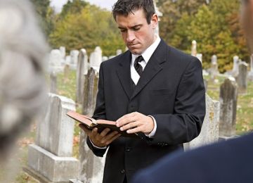 How to Officiate at a Funeral Service