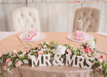 The Sweetheart Table: A Hotly Debated Wedding Tradition