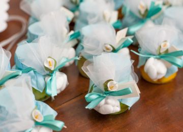 The Pros and Cons of Wedding Favors