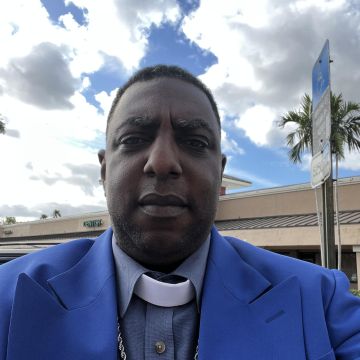 Minister Paul Robinson, ULC Minister